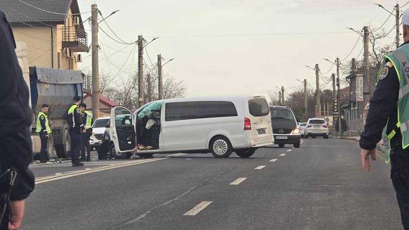 Accident între un TIR și au autoturism, la Tuzla: un bărbat a ajuns la spital