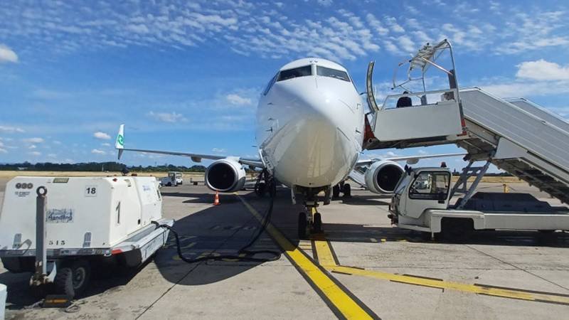 Alertă cu bombă pe aeroportul din Strasbourg. Mai mulți români, printre care și europarlamentari, blocați în avion