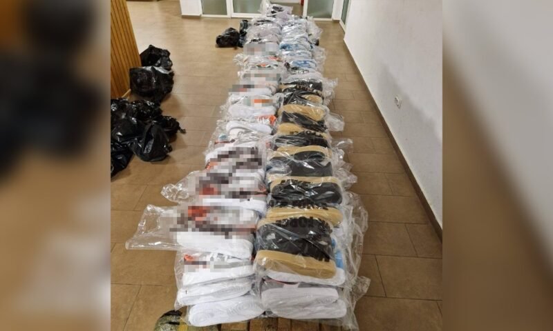 Marfă contrafăcută, în valoare de aproximativ 700.000 lei, descoperită de poliţiştii de frontieră din cadrul Gărzii de Coastă