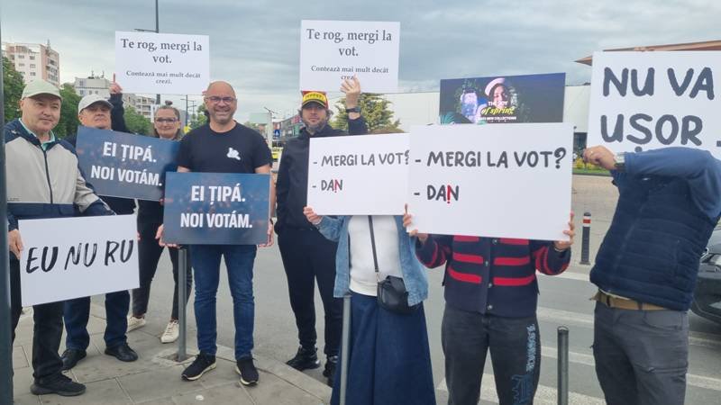 (FOTO/VIDEO) Constănțenii transmit un îndemn inedit pentru mobilizarea la vot: „Contează mai mult decât crezi”