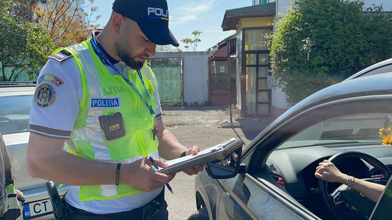 Acțiuni desfășurate de polițiștii rutieri, în municipiul Constanța: au fost aplicate 62 de amenzi și reținute două permise