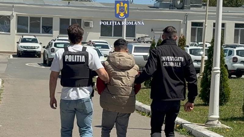 (VIDEO) Adolescent de 17 ani arestat după ce ar fi sustras din sediul unei societăți comerciale o cutie în care s-ar fi aflat 25.000 de lei