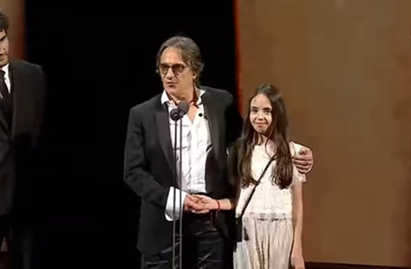 Claudiu Bleonț, acuzat că și-a umilit fiica pe scenă la Premiile Gopo: Nu cumva să mă faci de că..t, să zici ceva, taci dracu din gură, eşti altă generaţie!
