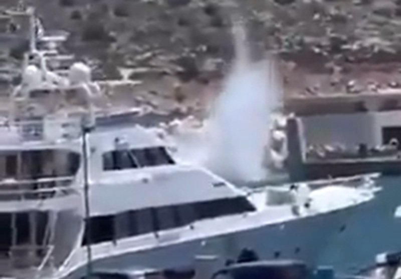 Un elicopter cu turiști s-a prăbușit în mare, în Grecia – cum au reușit să se salveze cele 5 persoane