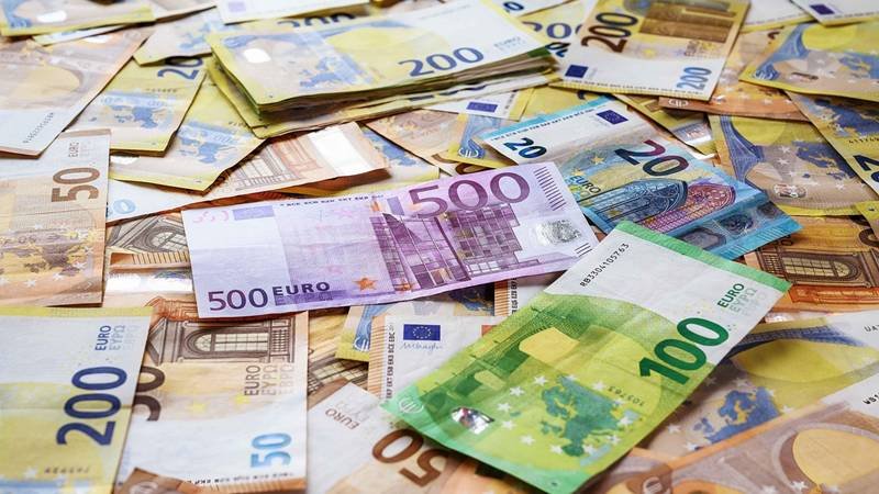 Un nou record istoric. Leul continuă să se deprecieze