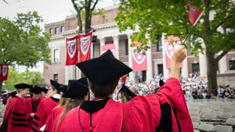 SUA verifică conturile online ale studenților străini care solicită viză. Ce urmăresc diplomații americani