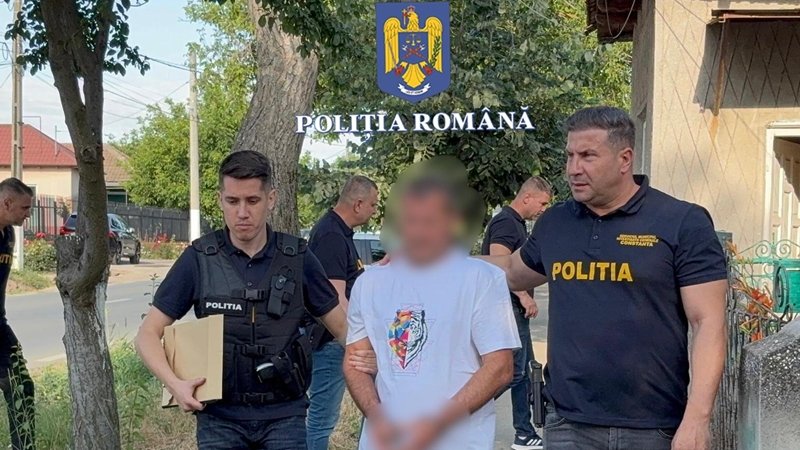 (FOTO/VIDEO) A fost reținut bărbatul care l-a atacat pe membrul AUR Constanța. Armă de tip air soft și muniție, ridicate în urma perchezițiilor