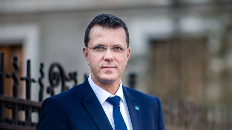 Ionuț Moșteanu și-a dat demisia. Ministrul Apărării a luat decizia pe fondul scandalului privind studiile sale