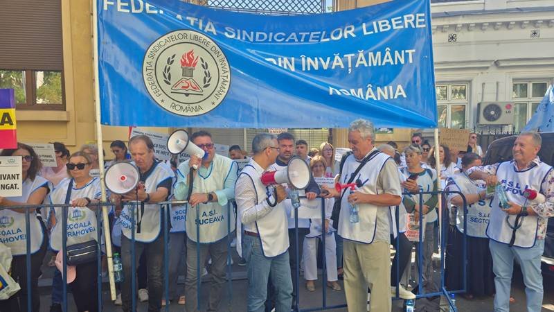 (VIDEO) Sindicaliștii din Educație, a 15-a zi de proteste. Se cere în continuare demisia ministrului Daniel David