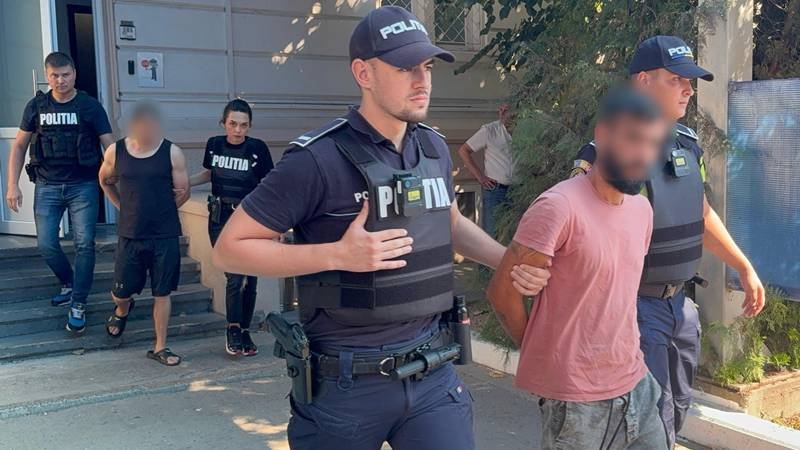 Doi bărbați care au furat bani și ceasuri dintr-un hotel din Eforie Nord, prinși în câteva minute de polițiști