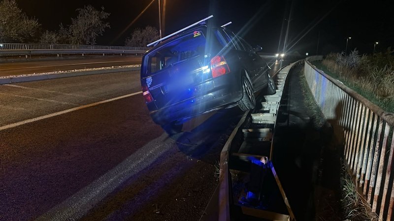 Accident pe podul IPMC din Constanța! O mașină a intrat în parapet