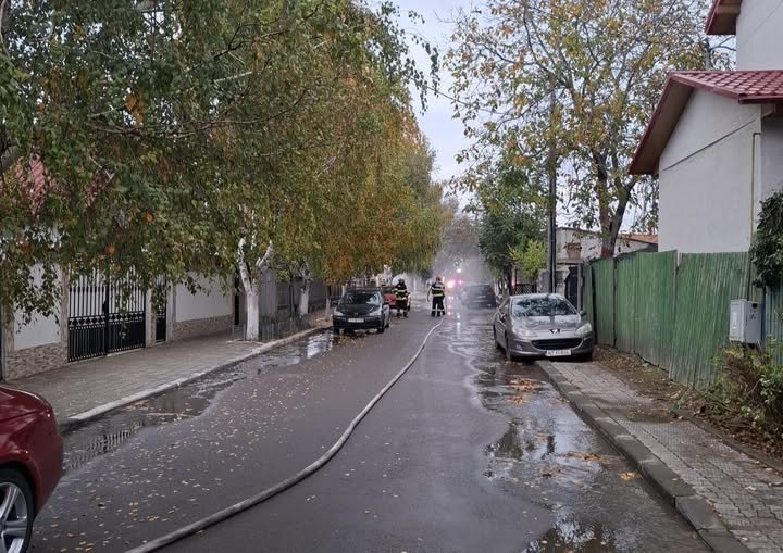 Zeci de familii evacuate în Năvodari! O șoferiță a rupt o conductă de gaz: „Toată lumea spunea să fug”