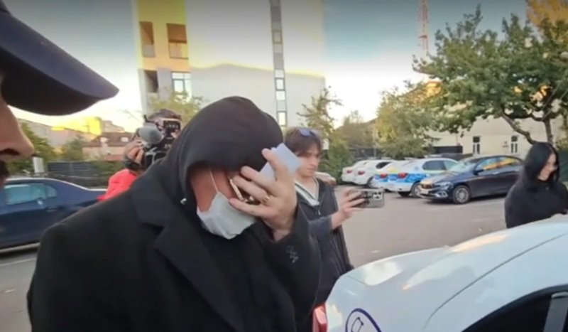 Preot încătușat după o șicanare în trafic, în Constanța. A lovit cu pumnii mașina celuilalt șofer
