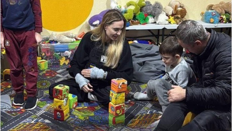 Angelina Jolie, vizită surpriză în orașul ucrainean Herson: actrița a mers în spitale și maternități din zona de război