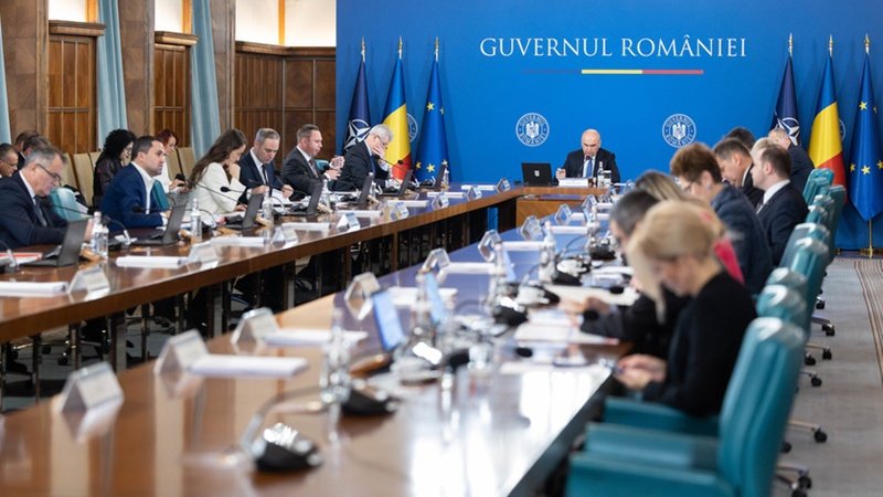 Guvernul a adoptat a doua rectificare bugetară din acest an. Ce instituții pierd bani și unde cresc bugetele