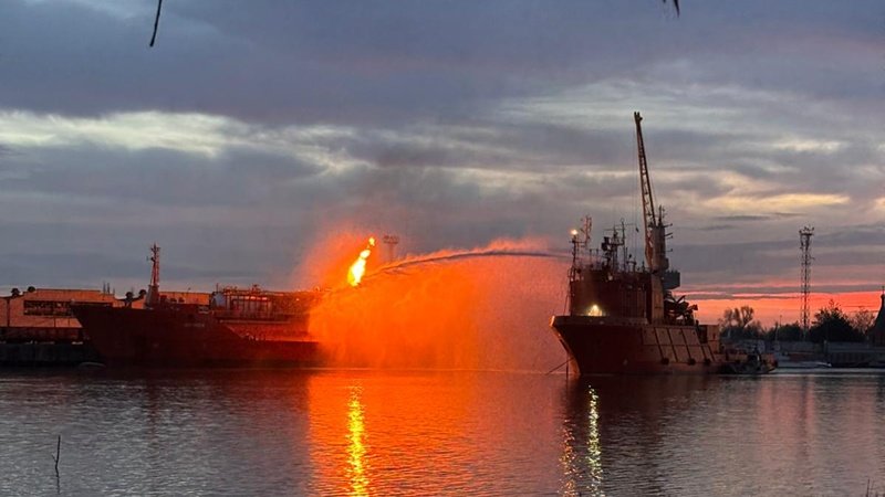 Flacără controlată la nava cu GPL din portul Ismail: cele 231 de persoane evacuate din satul Ceatalchioi se pot întoarce la casele lor