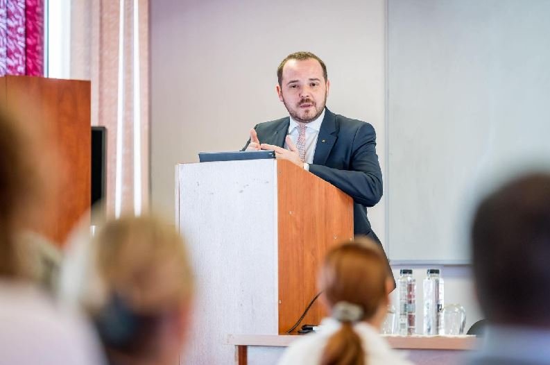 Ministrul Rogobete anunță continuarea reformei în sănătate: „Etapă cu etapă, construim încredere”