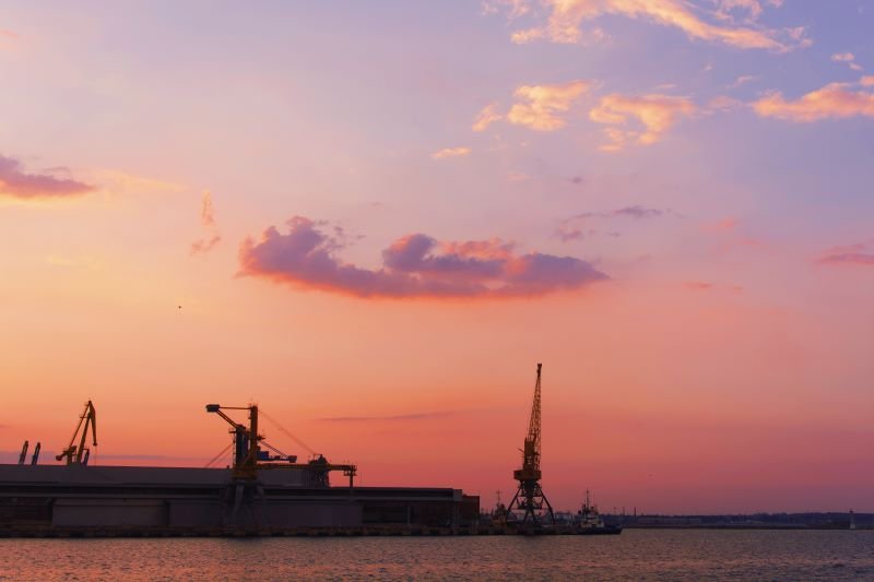 Peste 7.000 de navigatori români petrec sărbătorile pe mare. 2025, un an dificil pentru transportul maritim