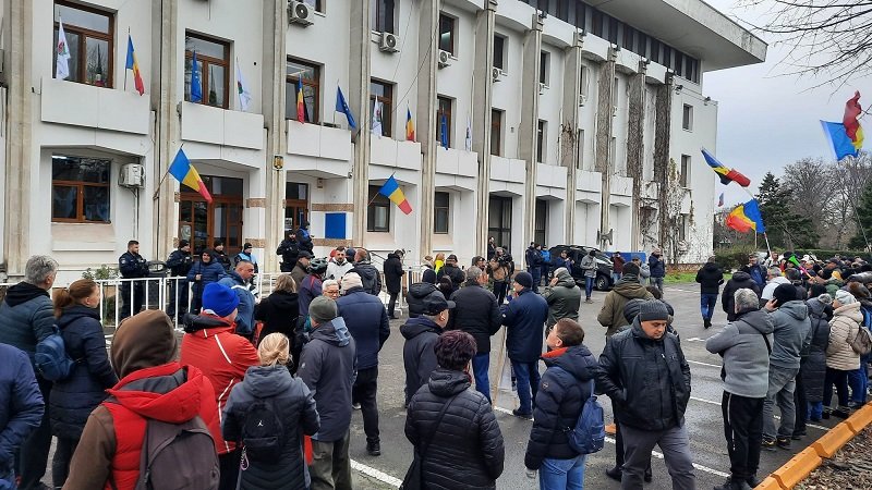 CT BUS, din nou în stradă: angajații protestează, azi, în fața Primăriei Constanța