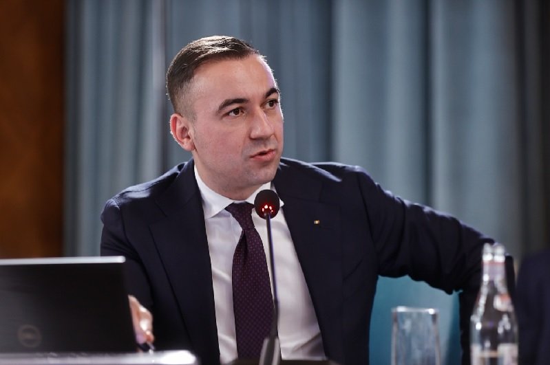 Ședință la Guvern axată pe prețul combustibililor. Ministrul Energiei: O scădere reală a preţului final la pompă poate să vină doar din două surse