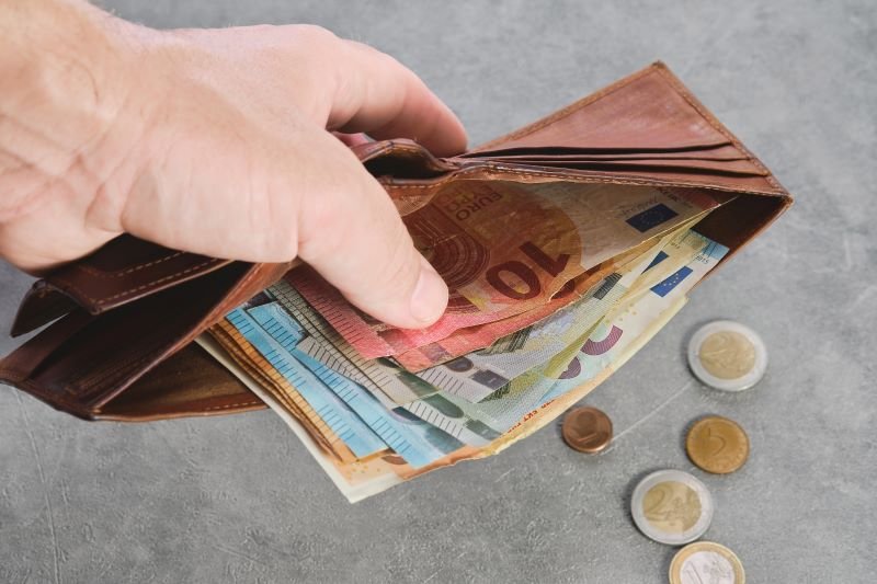 Ministerul Finanţelor: România încheie anul 2025 cu un deficit bugetar de 7,65% din PIB