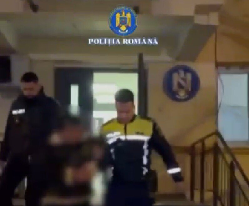 Tâlhărie în plină zi. O pensionară a fost atacată în scara blocului