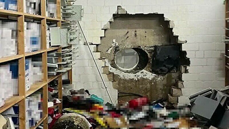 Hoţi „conştiincioşi”. Au furat peste 33 de milioane de euro dintr-o bancă, dar au plătit parcarea