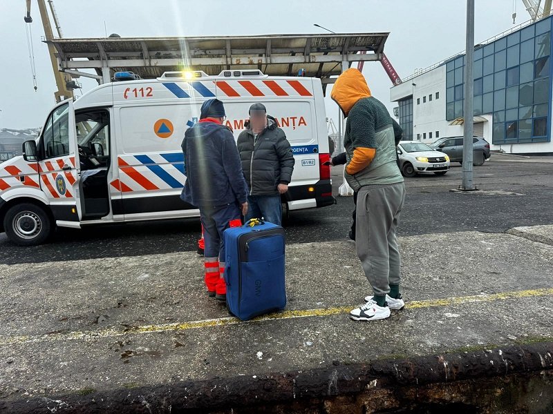 Salvare pe Marea Neagră: ARSVOM a preluat un marinar de pe nava MALBURG și l-a predat ambulanței în Constanța