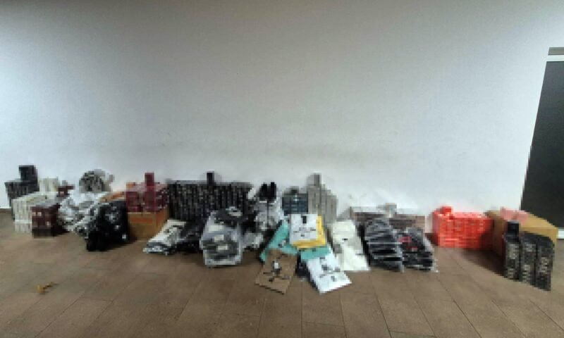 Marfă contrafăcută în valoare de 940.000 de lei, descoperită de polițiștii de frontieră constănțeni