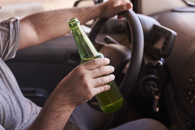 Șofer aproape de comă alcoolică, oprit în trafic la Tariverde