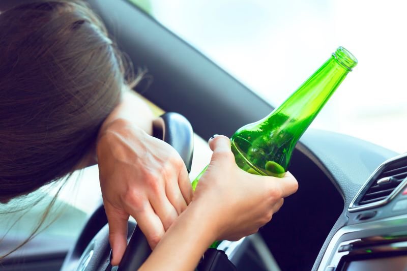 Șofer băut, prins pe bulevardul Tomis după ce a provocat un accident. Alcoolemie uriașă la etilotest