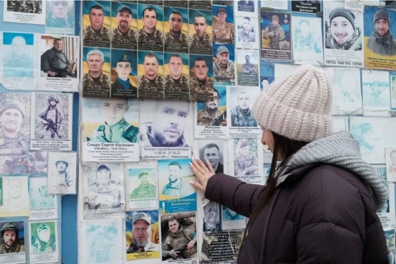 Ucraina după 4 ani de război: copii amânați, văduve tinere și speranță în umbra conflictului