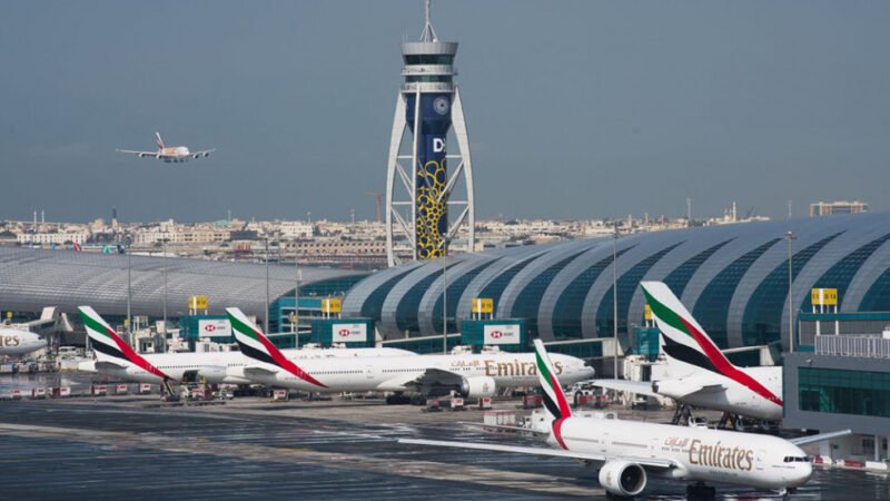 Zborurile de pe aeroporturile din Dubai se reiau „limitat” din această seară