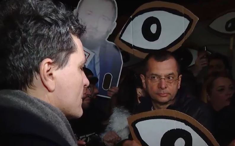Protest la Cotroceni. Nicușor Dan a ieșit să discute cu cetățenii despre Justiție
