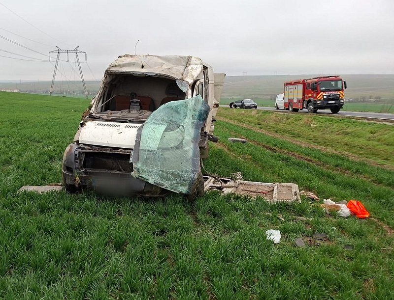 Incident rutier în Sibioara: un autoturism s-a răsturnat pe DN22