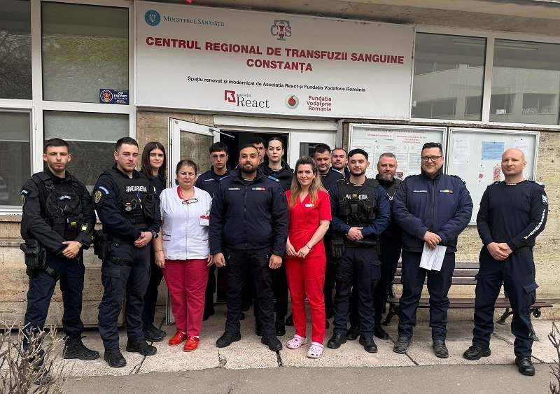 Gest de responsabilitate și implicare. Jandarmii constănțeni au donat sânge pentru viață