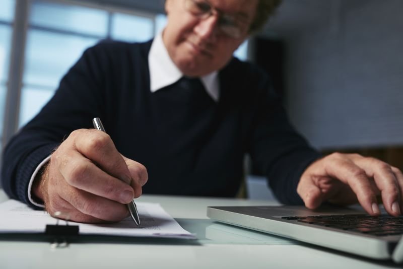 Românii cu datorii pot scăpa de executări silite prin procedura de insolvență
