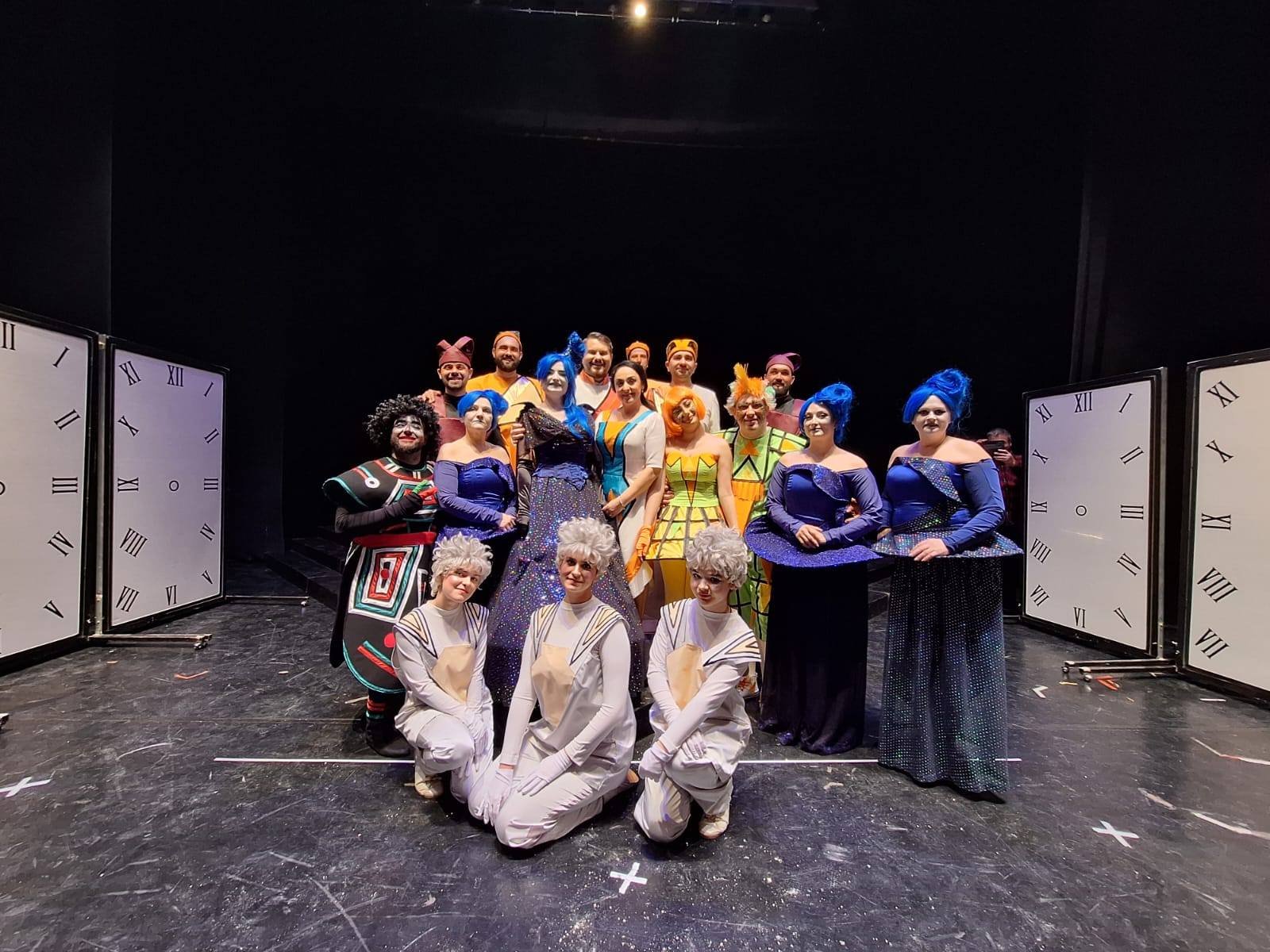 O elevă de la Colegiul de Arte din Constanța, pe scena Teatrului „Oleg Danovski” în spectacolul „Flautul fermecat”