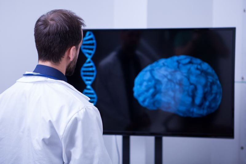Neurochirurg din Constanța, trimis în judecată pentru înșelăciune