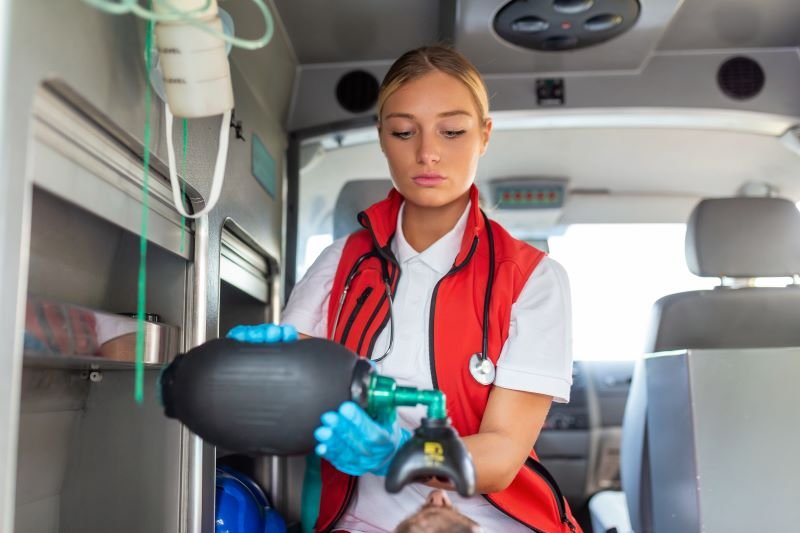 Caz cutremurător la Murfatlar. O fetiță de 1 an și 9 luni a murit ambulanță
