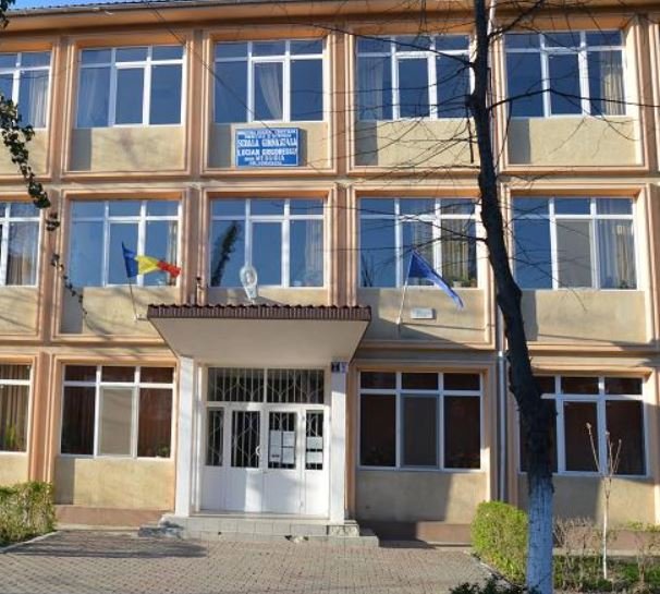 Învățătoarea din Medgidia, care ar fi agresat un elev de 10 ani, plasată în arest la domiciliu