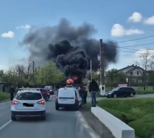 Autocar cu 27 de pasageri, cuprins de flăcări în Tulcea! Toate persoanele s-au autoevacuat la timp