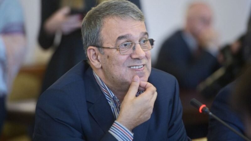 Val de reacții după ce Chițac a anunțat că vrea să discute cu cetățenii „mai rapid” pe WhatsApp: „Pare că v-au speriat sondajele”