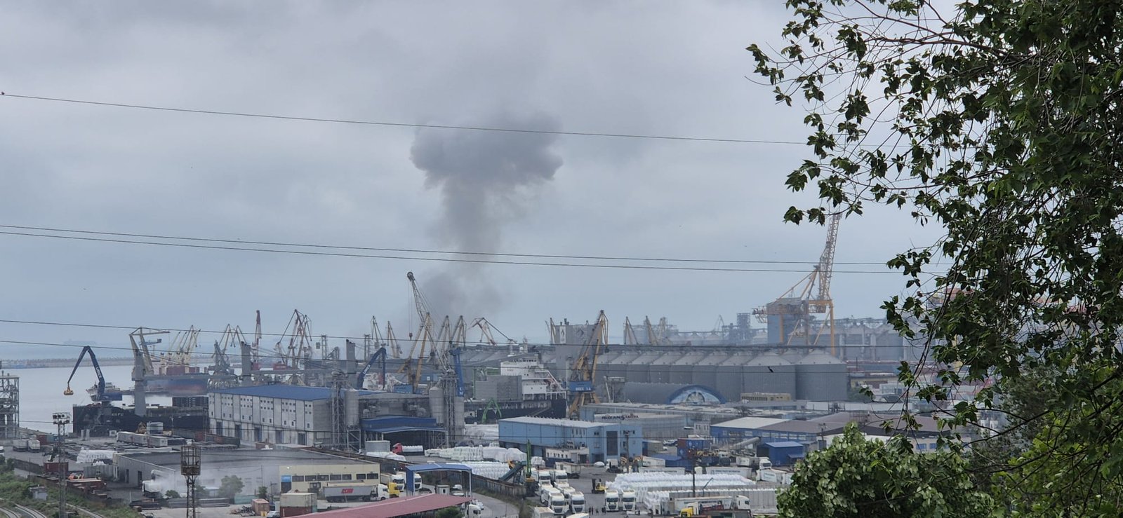 Prefectul Constanței: Drona care a explodat în port făcea parte dintr-un grup de cinci. Alte trei sunt căutate